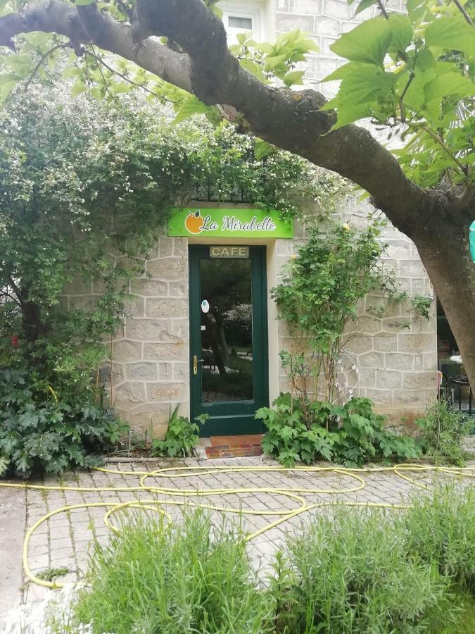 La Mirabelle-Casteil Country House Casa de hóspedes Exterior foto